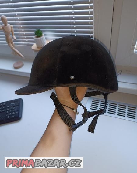 Jezdecká závodní přilba LEVNĚ
