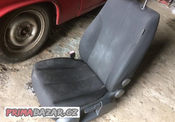 Sedacka ridice leva predni VW Passat 3C 2008
