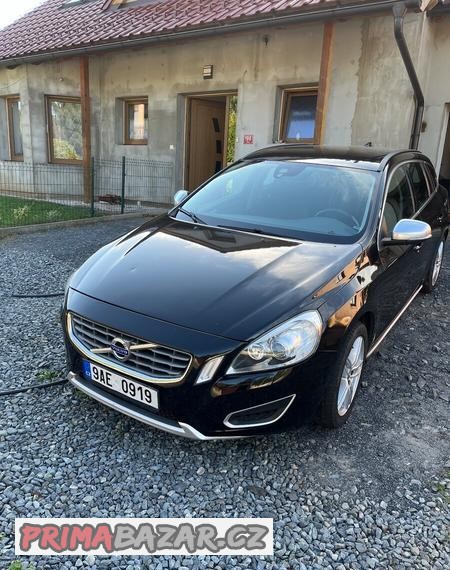 Volvo V60 D4 AWD 2,4 120kW,r-design