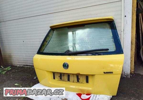 Fabia RS kufrové vrata s křidélkem žluté