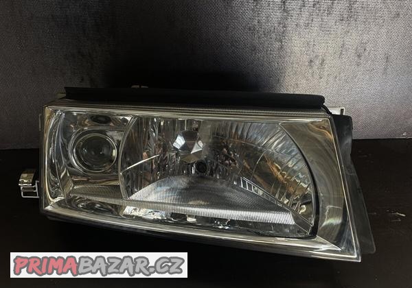 Škoda Octavia I pravé přední světlo