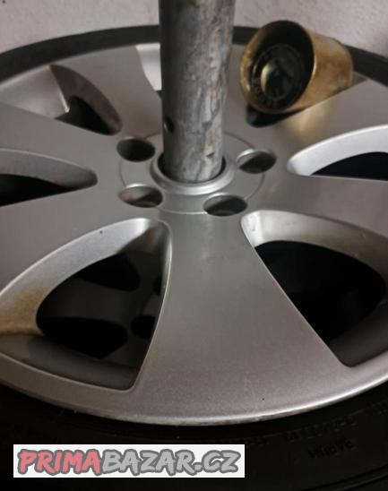 Prodám 4ks 205/55 R 16  orig. ŠKODA Superb 2