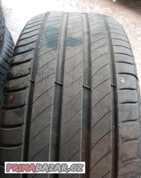 235/50/18 Michelin