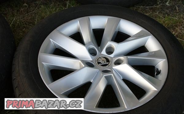 original pekna alu kola Skoda R17 a Audi Seat VW letni pneu