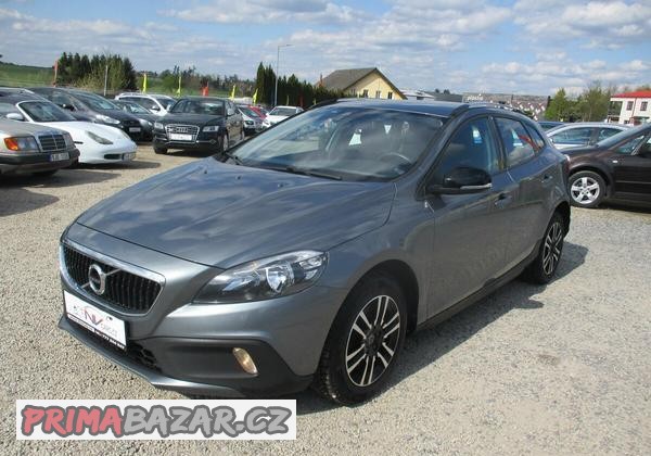 VOLVO V40 2.0D88kw CROSSCOUNTRY 10/2018 bez koroze