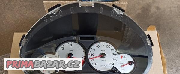 Originální budíky na Peugeot 206