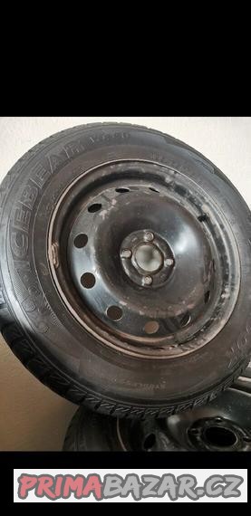 Pneumatiky 195/65 R15 na plecháčích, rozteč 4x108