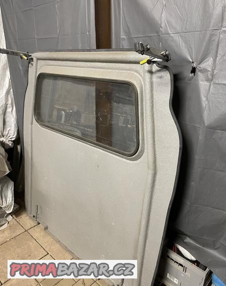 Přepážka včetně pojezdů na ford transit  H2 za zadní sedačky