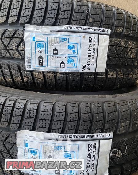 225/45/19 pirelli