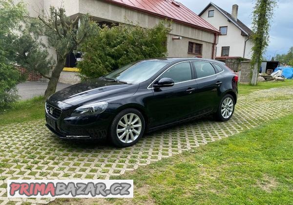 VOLVO V40 D2   MOMENTUM