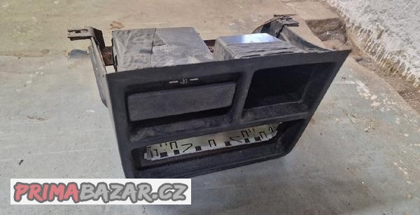 Ford Taunus - stredovy panel