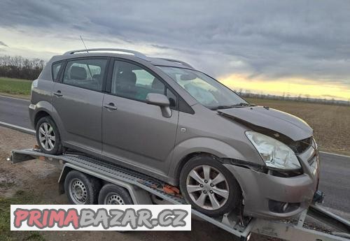 Toyota Corolla Verso 2.2D-4D - 100kw , tažné , výhřev..DÍLY