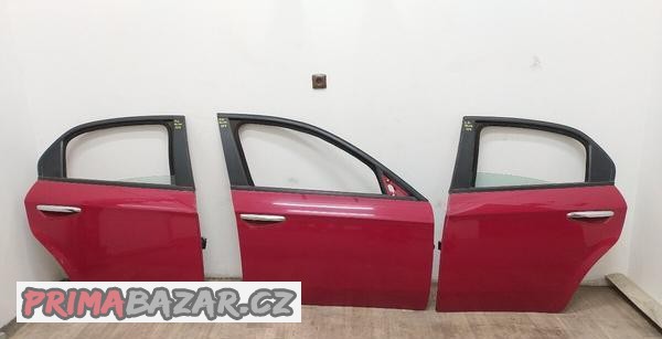 Alfa Romeo 159 dveře červené