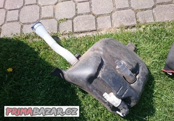 Nádobka ostřikovačů Peugeot 307