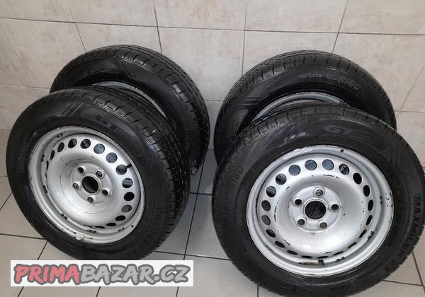 Pneu Transporter  205 65 16 C