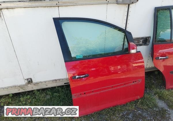 dveře na VW Touran červené
