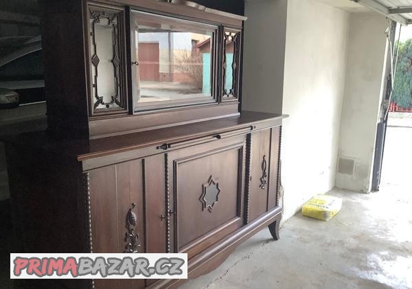 starozitny-jidelni-budet