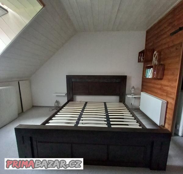 masivni-drevena-manzelska-postel