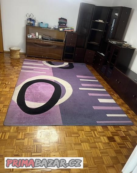fialovy-koberec-240x340