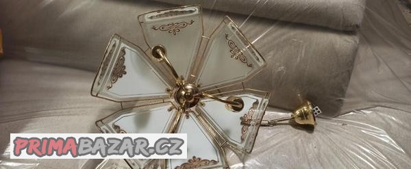 Lustr ve zlaté barvě na 3 žárovky