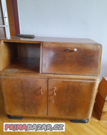 komoda-s-gramofonem