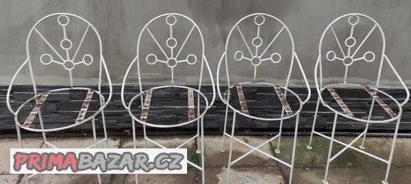 Kovové zahradní židle.