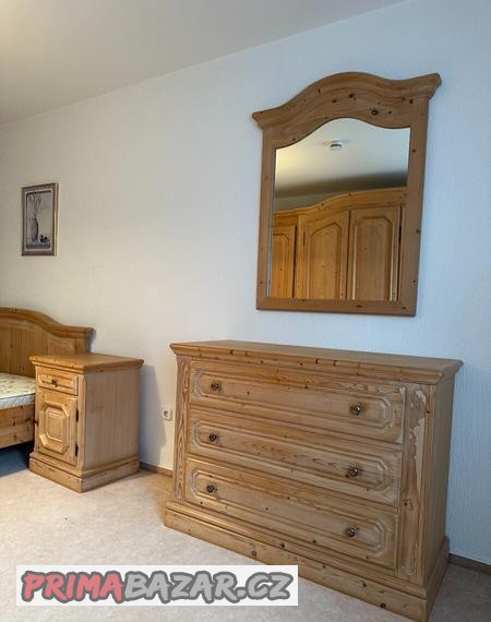 venkovska-masivni-loznice-drevo-smrk-komplet