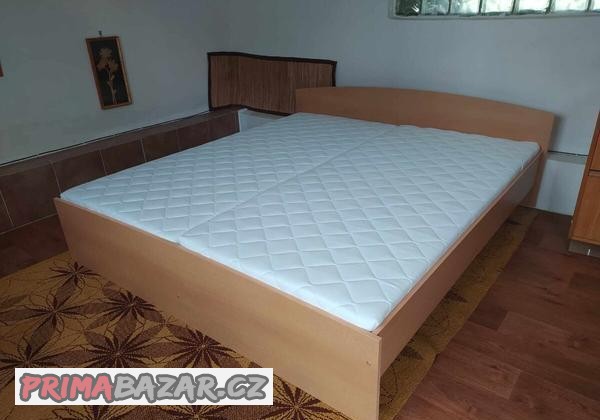 postel-komplet-dvouluzko-s-matracemi-a-rosty