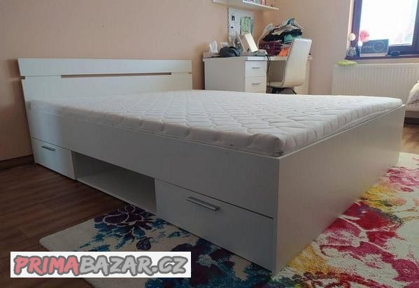 multifunkcni-postel-s-uloznymi-prostory-s-rosty-a-matraci
