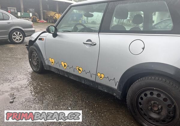 Mini Cooper 1.6 na dily,havarované…