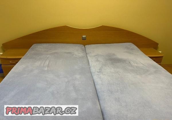 dubova-masivni-postel