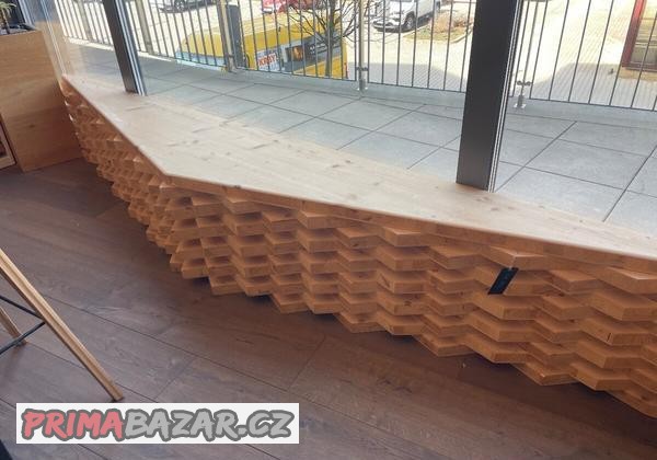 Dřevěná masivní lavice