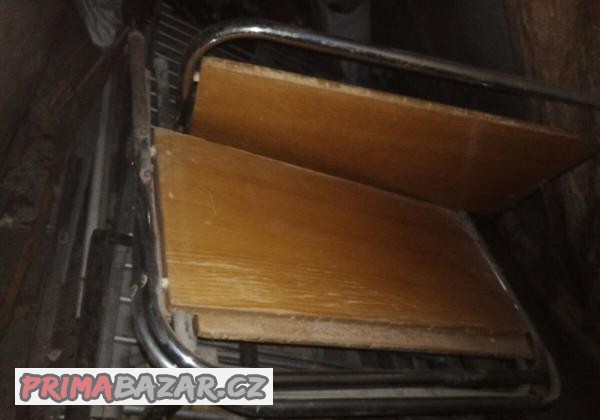 retro-postel-funkcionalismus-trubkovy-nabytek