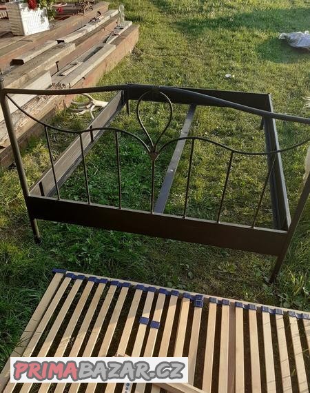 kovova-postel-dvouluzkova-140x200