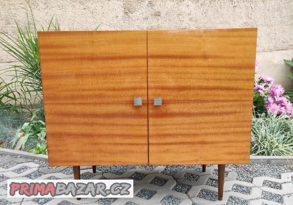 retro-komoda-skrinka-up-zavody-60-leta-brusel