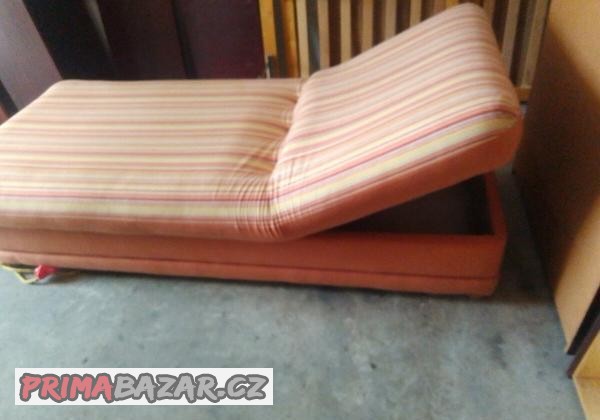 valenda-s-uloznym-prostorem-a-stavitelnym-podhlavnikem