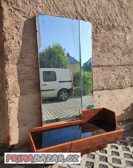 retro-toaletni-stolek-s-opaxitovym-sklem-brusel