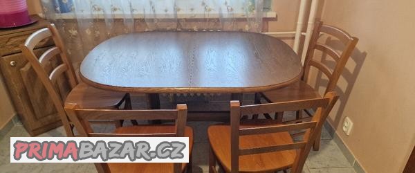 Prodám jídelní stůl se židlemi