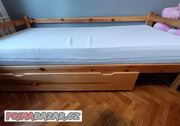 drevena-postel-s-rostem-matraci-a-uloznym-suplikem