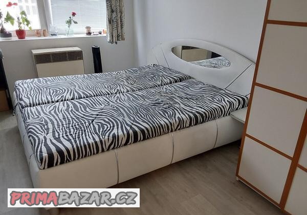 prostorna-manzelska-postel-s-uloznim-prostorem