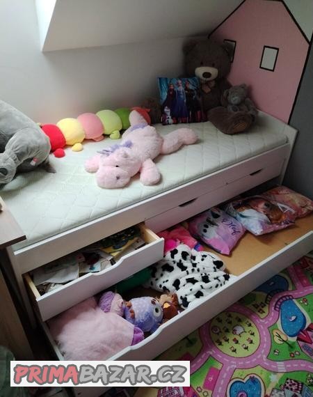 detska-postel-s-pristylkou