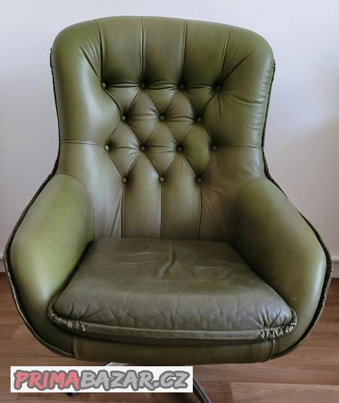 finske-otocne-kreslo-peem-v-peknem-stavu