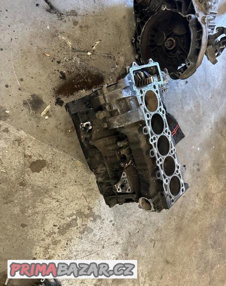 VW T5  2,5 TDI 96kw motor AXD
