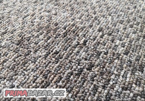 Prodám zánovní koberec 497 x 449 cm
