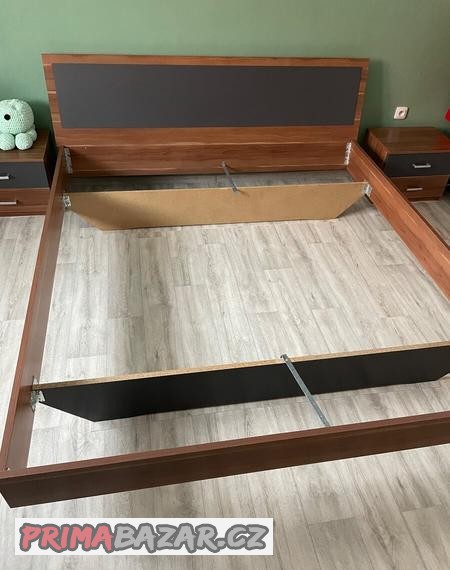 postel-nocni-stolky