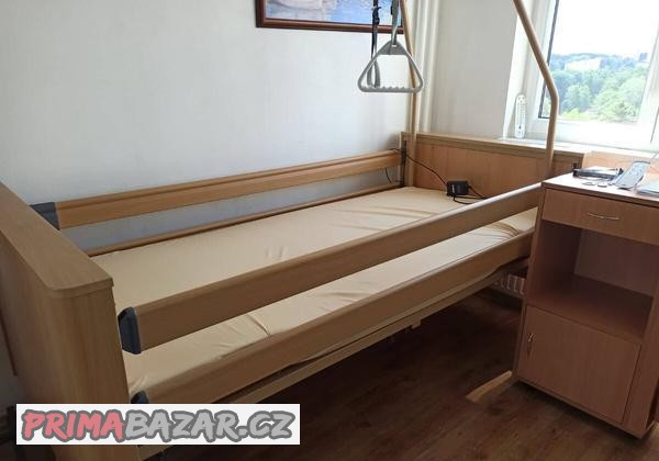 zdravotni-polohovaci-postel-s-nastavitelnou-vyskou