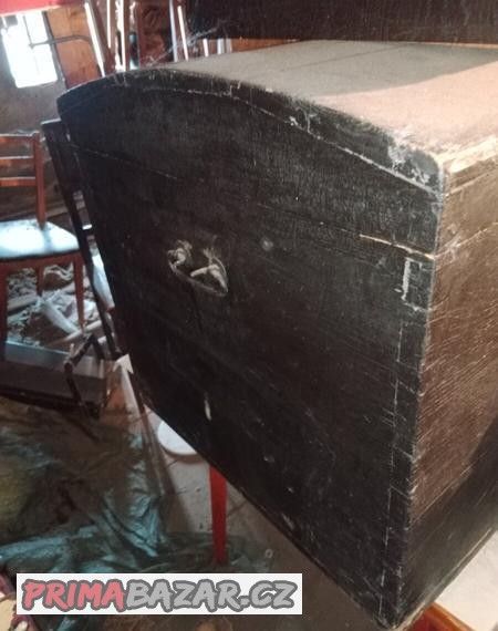 dreveny-lodni-kufr