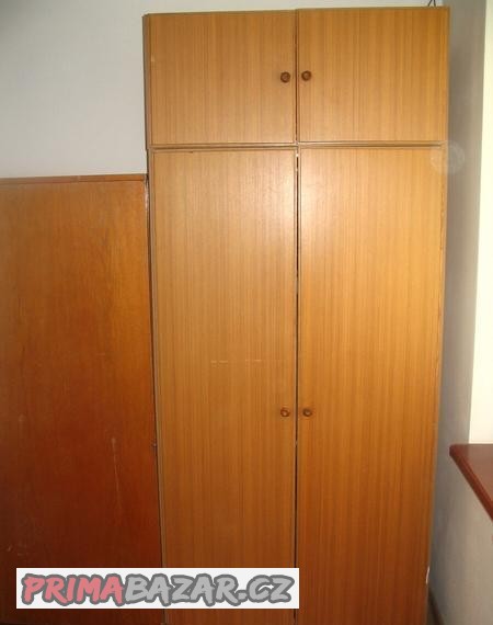 svetla-satni-skrin-bez-polic