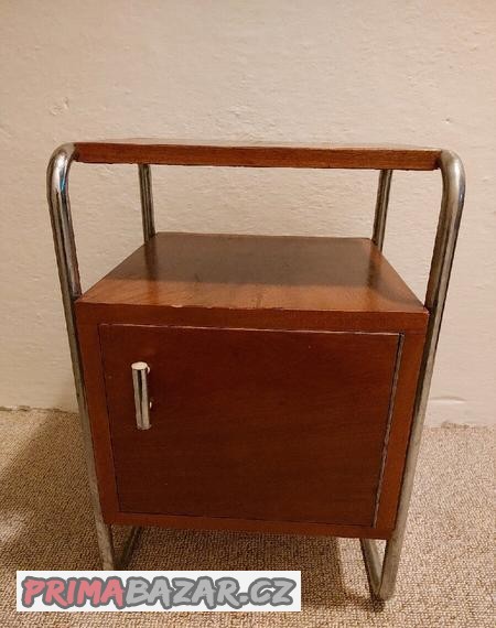 nocni-stolek-komoda-s-chromovou-konstrukci