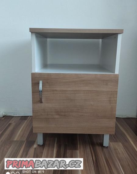 skrinka-nocni-stolek